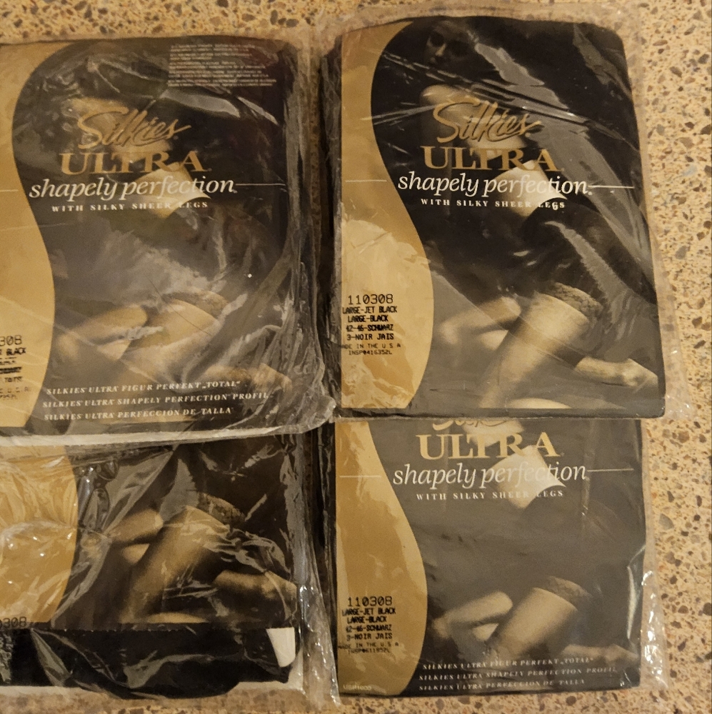 4 Pairs Of Silkies Ultra Shapely Pantyhose in Jet Black